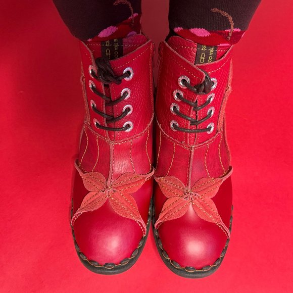 Unique Red Leather Ankle Boots – Low Heel, Lace-Up, Side Zipper, Size 39 (US 8) - Picture 1 of 12